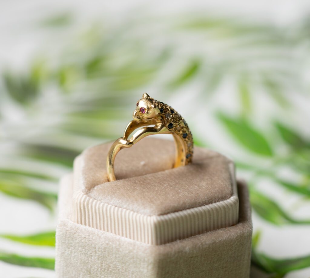 iconic panther ring made of 18 carat yellow gold