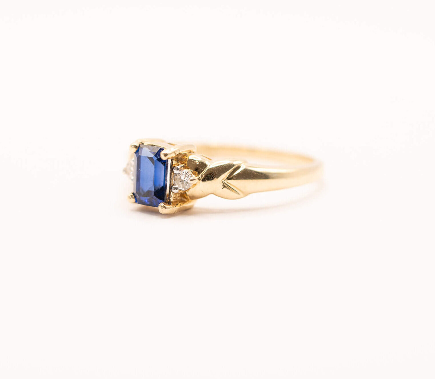 vintage sapphire and diamond ring